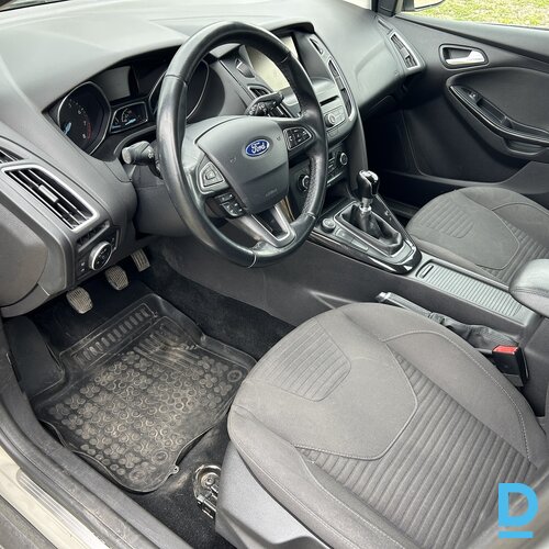 Pārdod Ford Focus 1.0i, 2015