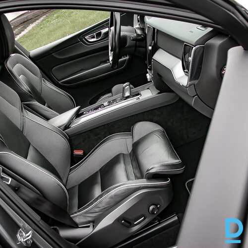 Pārdod Volvo XC60 2.0d, R-Design, 2021