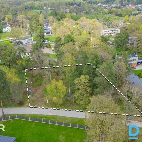 Pārdošanā līdzens 3200 m² zemes gabals ļoti ērtā vietā Ādāžos.Īpašumam izveidots