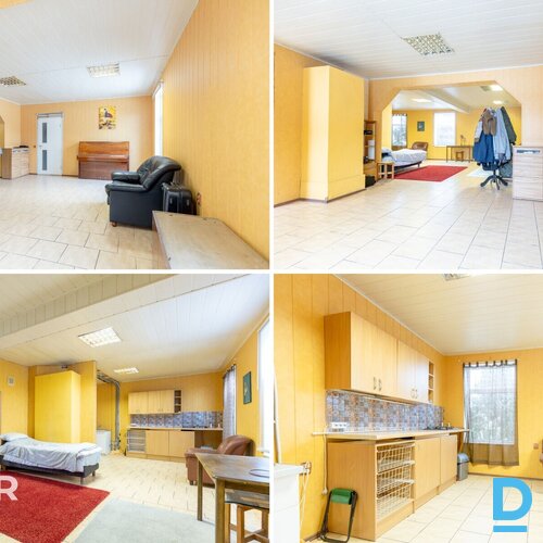 Pārdošanā 3-stāvu namīpašums ar 2600 m² zemes gabalu Mazsalacas centrā.Māja celt