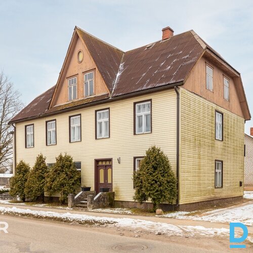 Pārdošanā 3-stāvu namīpašums ar 2600 m² zemes gabalu Mazsalacas centrā.Māja celt Pārdošanā 3-stāvu namīpašums ar 2600 m² zemes gabalu Mazsalacas centrā.Māja celt