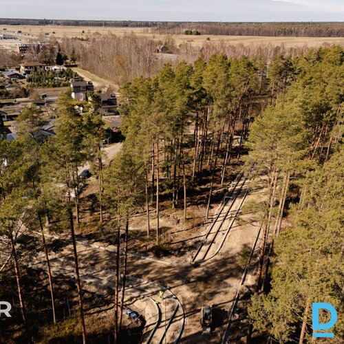 Pārdošanā 1200 m² zemes gabals sapņu privātmājas būvniecībai Piņķos.Īpašumam ir 