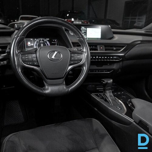 Pārdod Lexus UX 200, 2019