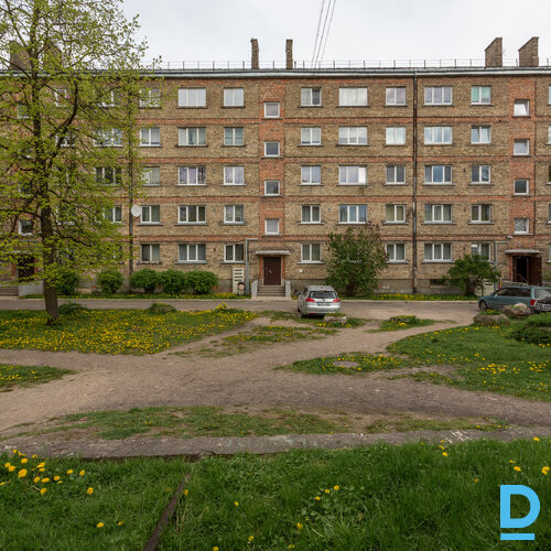 Pārdod dzīvokli Mātera iela 28