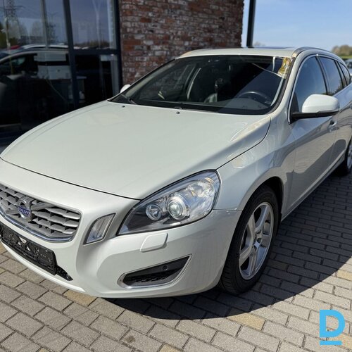 Pārdod Volvo V60 2.0d, 2012
