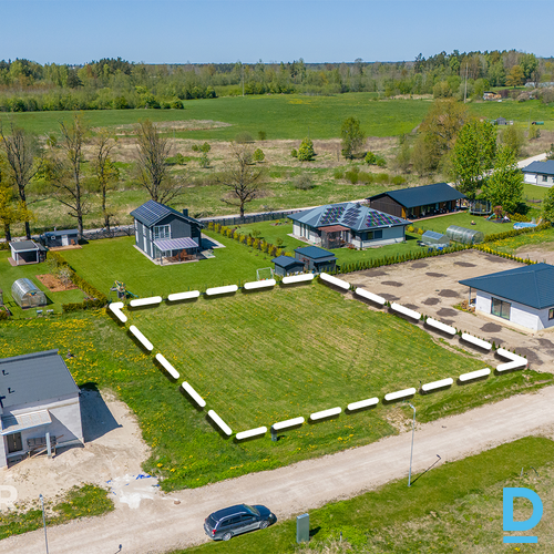 Pārdošanā 1202 m² zemes gabals privātmājas būvniecībai klusā ciematā netālu no S