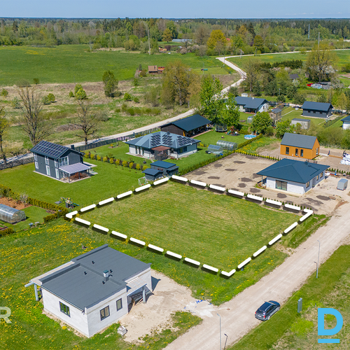 Pārdošanā 1202 m² zemes gabals privātmājas būvniecībai klusā ciematā netālu no S Pārdošanā 1202 m² zemes gabals privātmājas būvniecībai klusā ciematā netālu no S