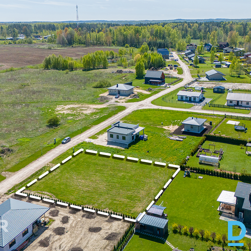 Pārdošanā 1202 m² zemes gabals privātmājas būvniecībai klusā ciematā netālu no S