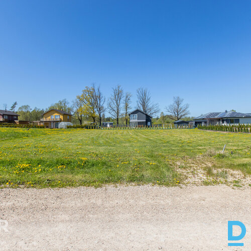 Pārdošanā 1202 m² zemes gabals privātmājas būvniecībai klusā ciematā netālu no S
