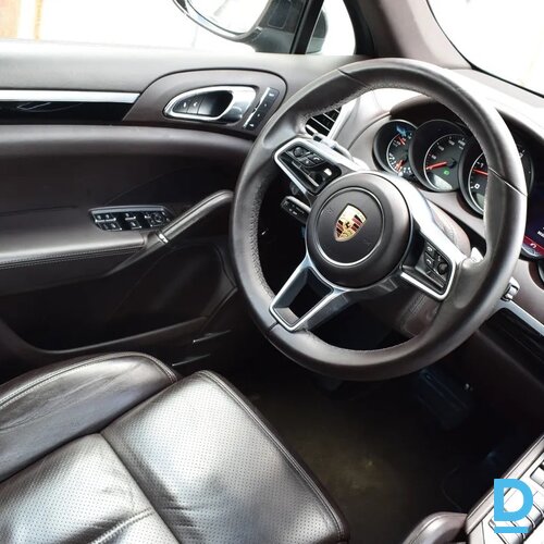 Pārdod Porsche Cayenne 3.0d, 2016