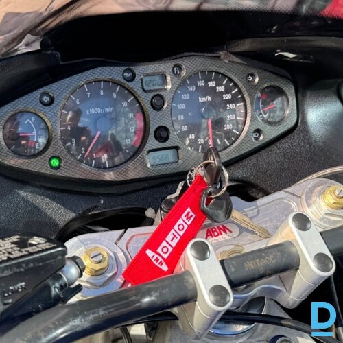 Pārdod Suzuki Hayabusa GSXR1300 motociklu, 1300 cm³, 2001 Pārdod Suzuki Hayabusa GSXR1300 motociklu, 1300 cm³, 2001