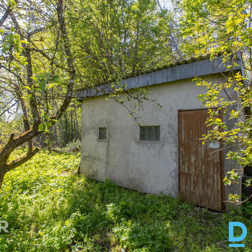 Pārdošanā ābeļdārzs ar nelielu vasaras mājiņu un pirti.Īpašumā ir ābeļdārzs 50m2