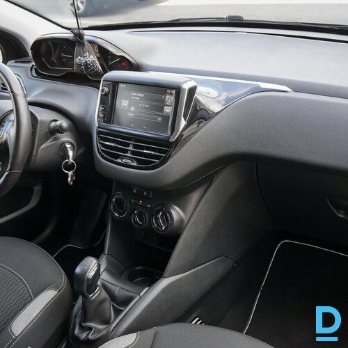 Pārdod Peugeot 208 1.2i, 2016 Pārdod Peugeot 208 1.2i, 2016