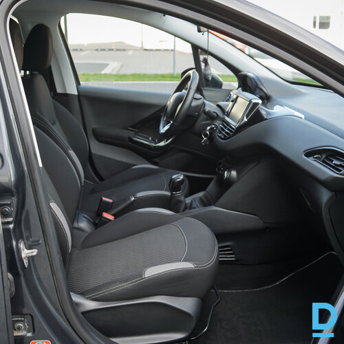Pārdod Peugeot 208 1.2i, 2016 Pārdod Peugeot 208 1.2i, 2016