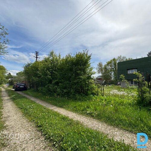 Pārdošanā tiek piedāvāta dārza māja, kas paredzēta dzīvošanai visās sezonās un atrodas Sauriešu ciemā, Stopiņu pagastā