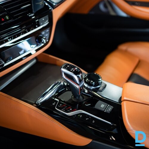 Pārdod BMW M5 4.4i, 2018