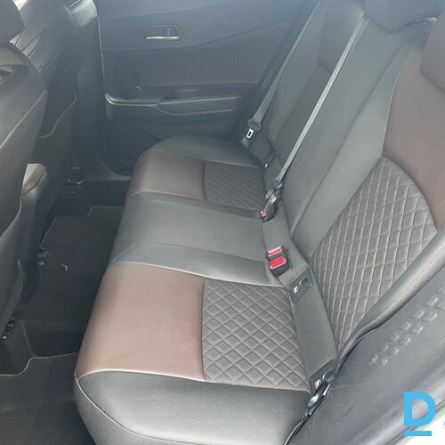 Pārdod Toyota C-HR Hybrid 1.8, 2017 Pārdod Toyota C-HR Hybrid 1.8, 2017