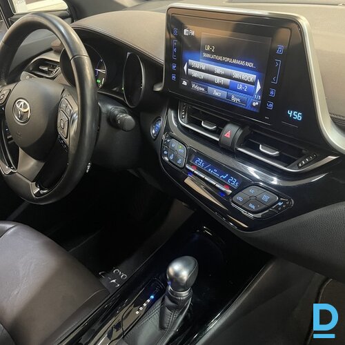 Pārdod Toyota C-HR Hybrid 1.8, 2017 Pārdod Toyota C-HR Hybrid 1.8, 2017
