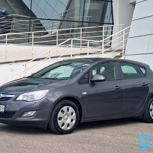 Pārdod Opel Astra 1.4i, 2010