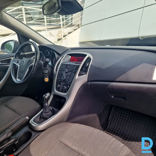 Pārdod Opel Astra 1.4i, 2010 Pārdod Opel Astra 1.4i, 2010