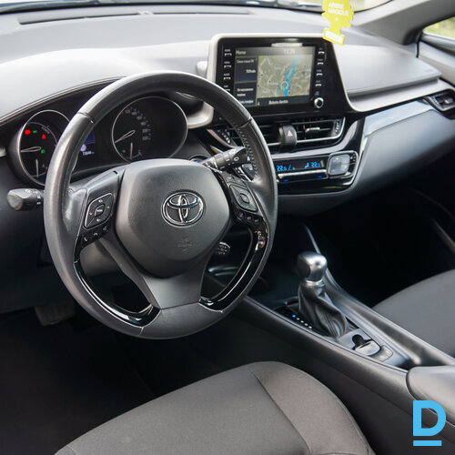 Pārdod Toyota C-HR 1.8, hibrīds, 2021