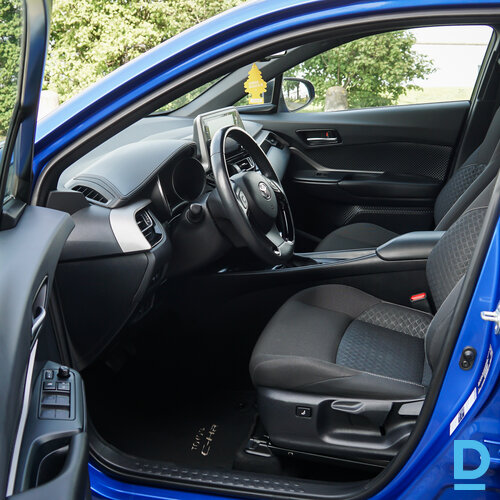 Pārdod Toyota C-HR 1.8, hibrīds, 2021