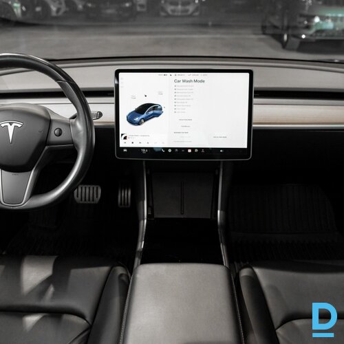 Pārdod Tesla Model 3 Performance, 2019