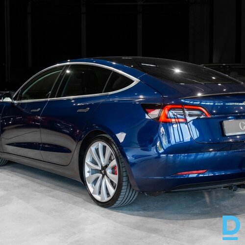 Pārdod Tesla Model 3 Performance, 2019