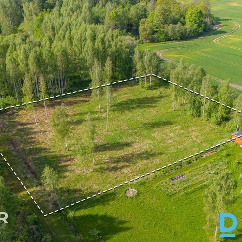 Pārdošanā līdzens 5014 m² zemes gabals privātai apbūvei netālu no Jaunolaines.Ze