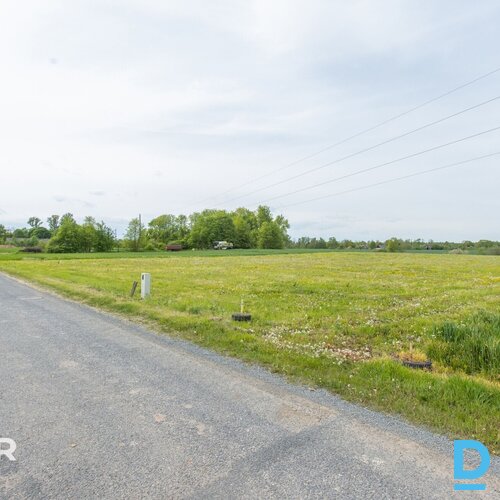 Pārdošanā ļoti plašs 4560 m² zemes gabals privātai apbūvei pie Dobeles.Spiediet 