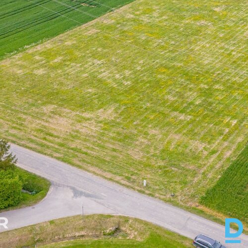 Pārdošanā ļoti plašs 4560 m² zemes gabals privātai apbūvei pie Dobeles.Spiediet 