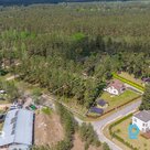 Окруженный сосновым лесом участок земли площадью 2100 м² под частную застройку в