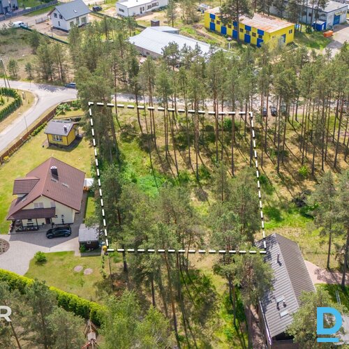 Priežu meža ieskauts 2100 m² zemes gabals privātai apbūvei Garkalnē.Zeme atrodas