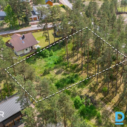 Priežu meža ieskauts 2100 m² zemes gabals privātai apbūvei Garkalnē.Zeme atrodas
