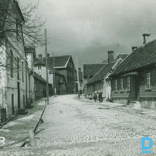 Pārdošanā unikāls 3-stāvu namīpašums pašā Cēsu pilsētas centrā.Māja celta 1880. 
