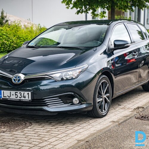 Pārdod Toyota Auris 1.8 benz/hibrīds, 2018