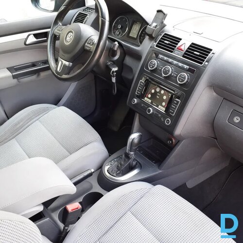 Pārdod Volkswagen Touran 2.0d, 2013