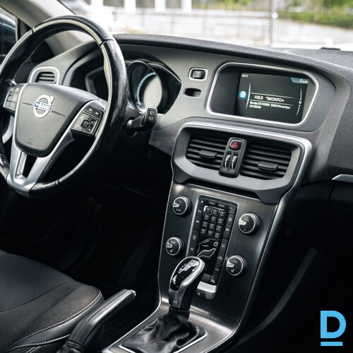 Pārdod Volvo V40 2.0d, 2015