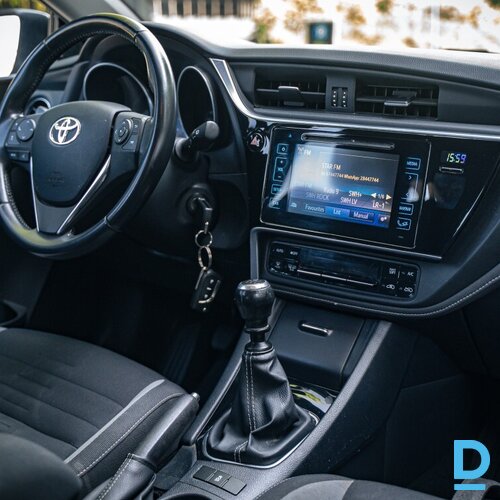 Pārdod Toyota Auris 1.6i, manuāls, 2016