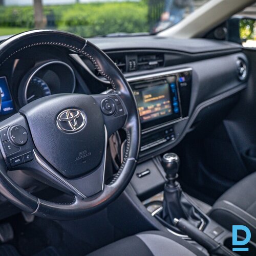 Pārdod Toyota Auris 1.6i, manuāls, 2016