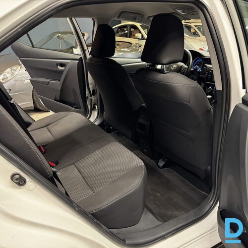 Pārdod Toyota Corolla 1.6i, 2016