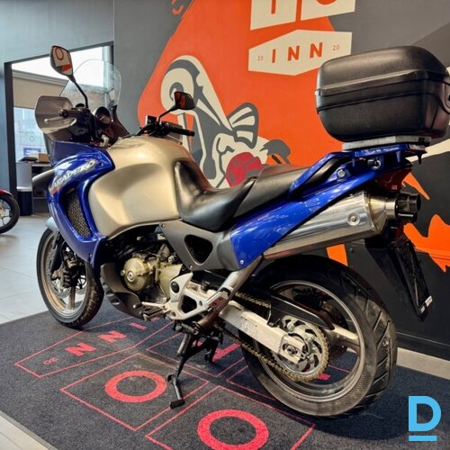 Pārdod Honda Varadero XL1000 motociklu, 1000 cm³, 1999