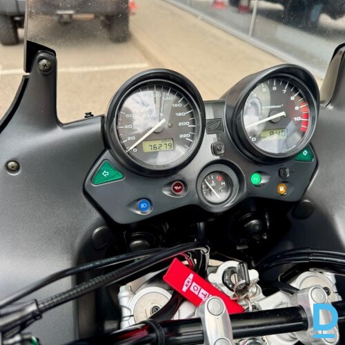 Pārdod Honda Varadero XL1000 motociklu, 1000 cm³, 1999