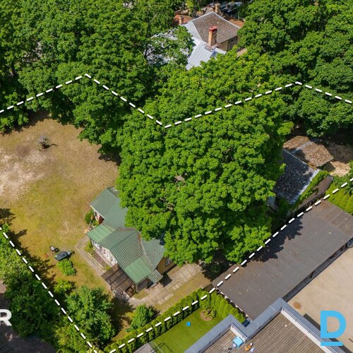 Pārdošanā 1700 m² zemes gabals 150 metru attālumā no jūras.Komunikācijas:- izvei