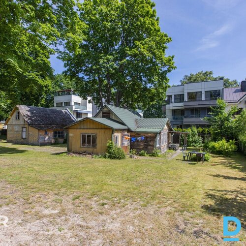 Pārdošanā 1700 m² zemes gabals 150 metru attālumā no jūras.Komunikācijas:- izvei