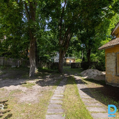 Pārdošanā 1700 m² zemes gabals 150 metru attālumā no jūras.Komunikācijas:- izvei