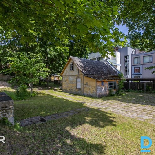 Pārdošanā 1700 m² zemes gabals 150 metru attālumā no jūras.Komunikācijas:- izvei