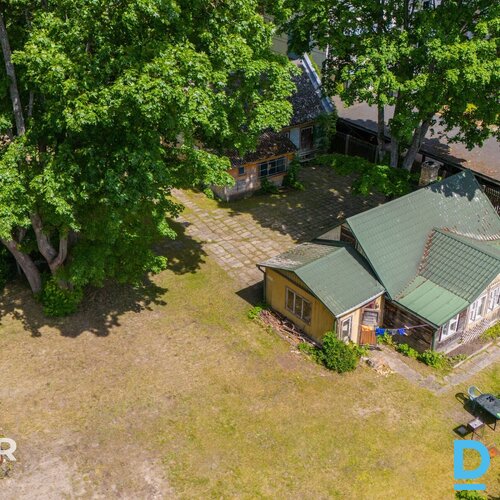 Pārdošanā 1700 m² zemes gabals 150 metru attālumā no jūras.Komunikācijas:- izvei