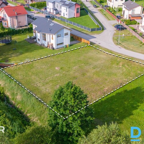 Pārdošanā 1223 m² zemes gabals privātmājas būvniecībai slēgtā ciematā "Lapsas".P