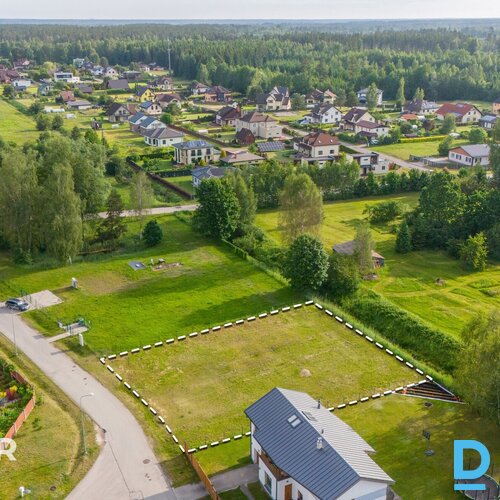 Pārdošanā 1223 m² zemes gabals privātmājas būvniecībai slēgtā ciematā "Lapsas".P
